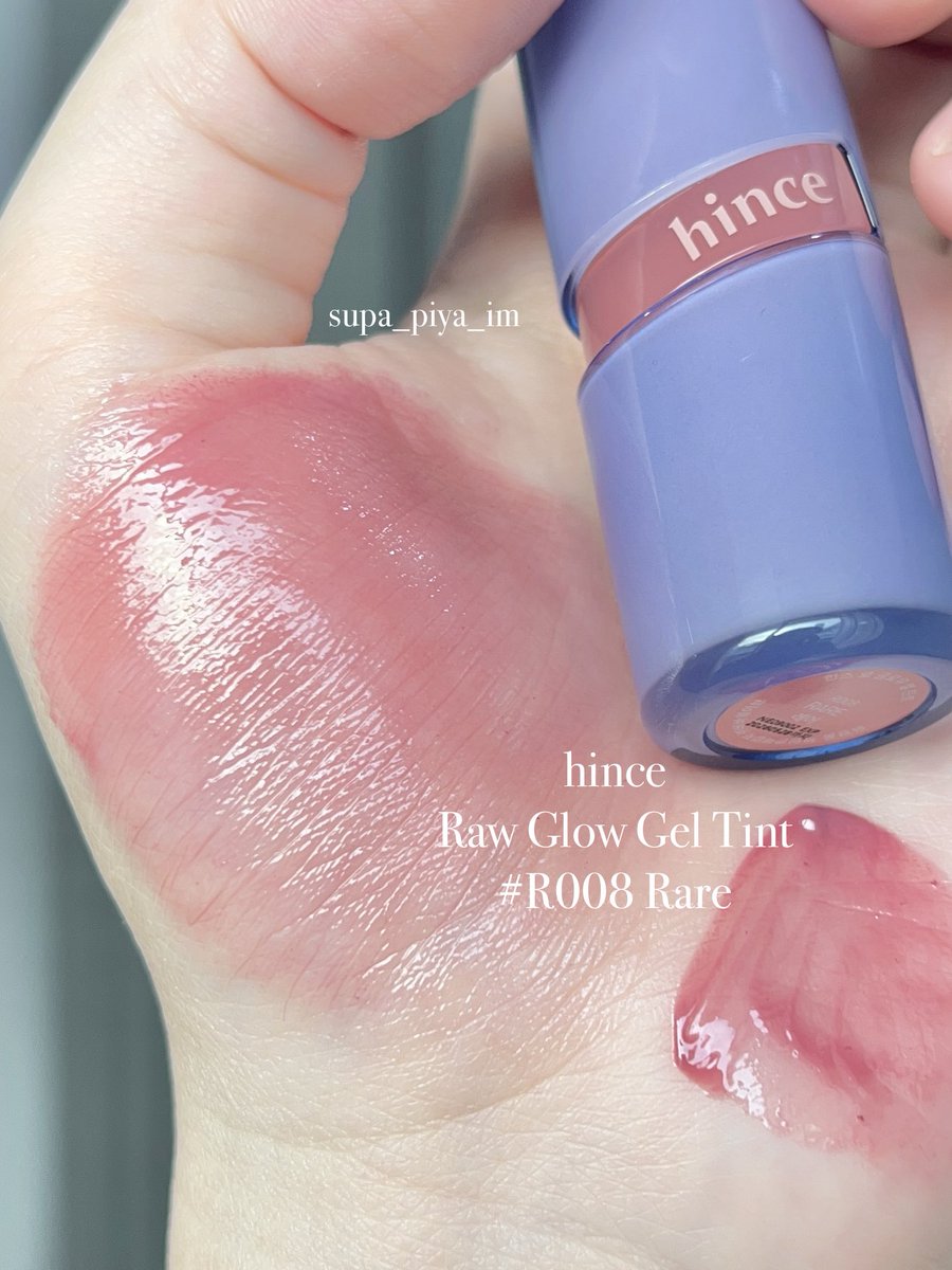 supa_piya_im's tweet photo. รีวิวจากการทาลงปากตัวเอง hince รุ่น Raw Glow Gel Tint สี Rare จะบอกว่าสีนี้เค้าไม่ได้ติดไปทางนู้ดน้ำตาลซะทีเดียวนะคะ มีความชมพูอมม่วง อมน้ำตาล ทาแล้วไม่ได้เป็นวอร์มโทนจ๋า แต่สวย ถ้าใครชอบความนู้ดนัวๆคือตอบโจทย์ https://t.co/Dj55yFhmPt