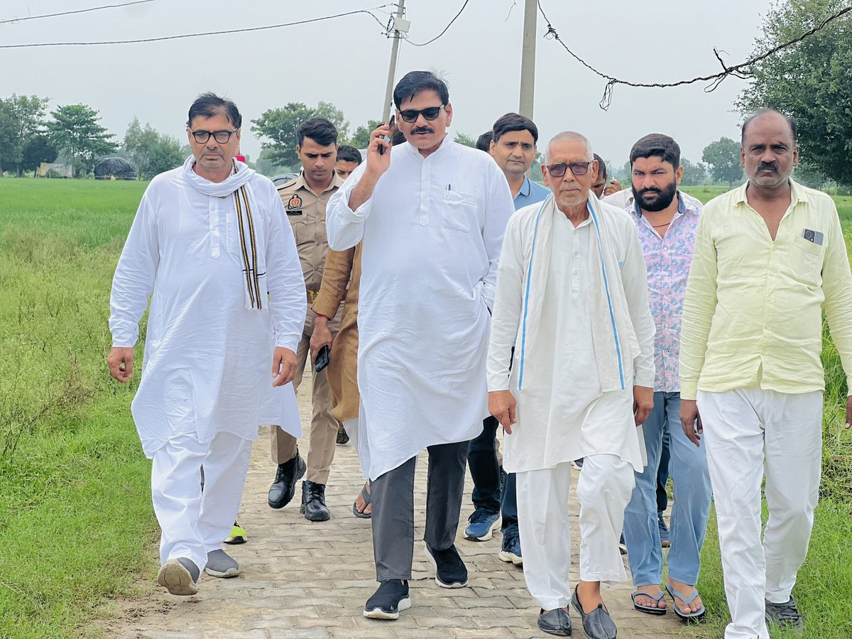 कदम से कदम मिल रहे हैं। यह अपनतत्त्व है, अपने लोग और यही अपना परिवार है। #MLAJewar