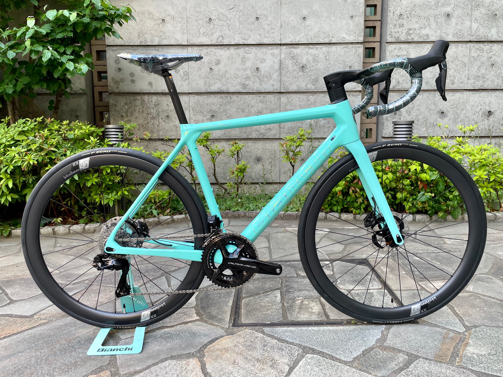 ビアンキ創業140周年記念の限定ロードバイクが登場｜サイクル