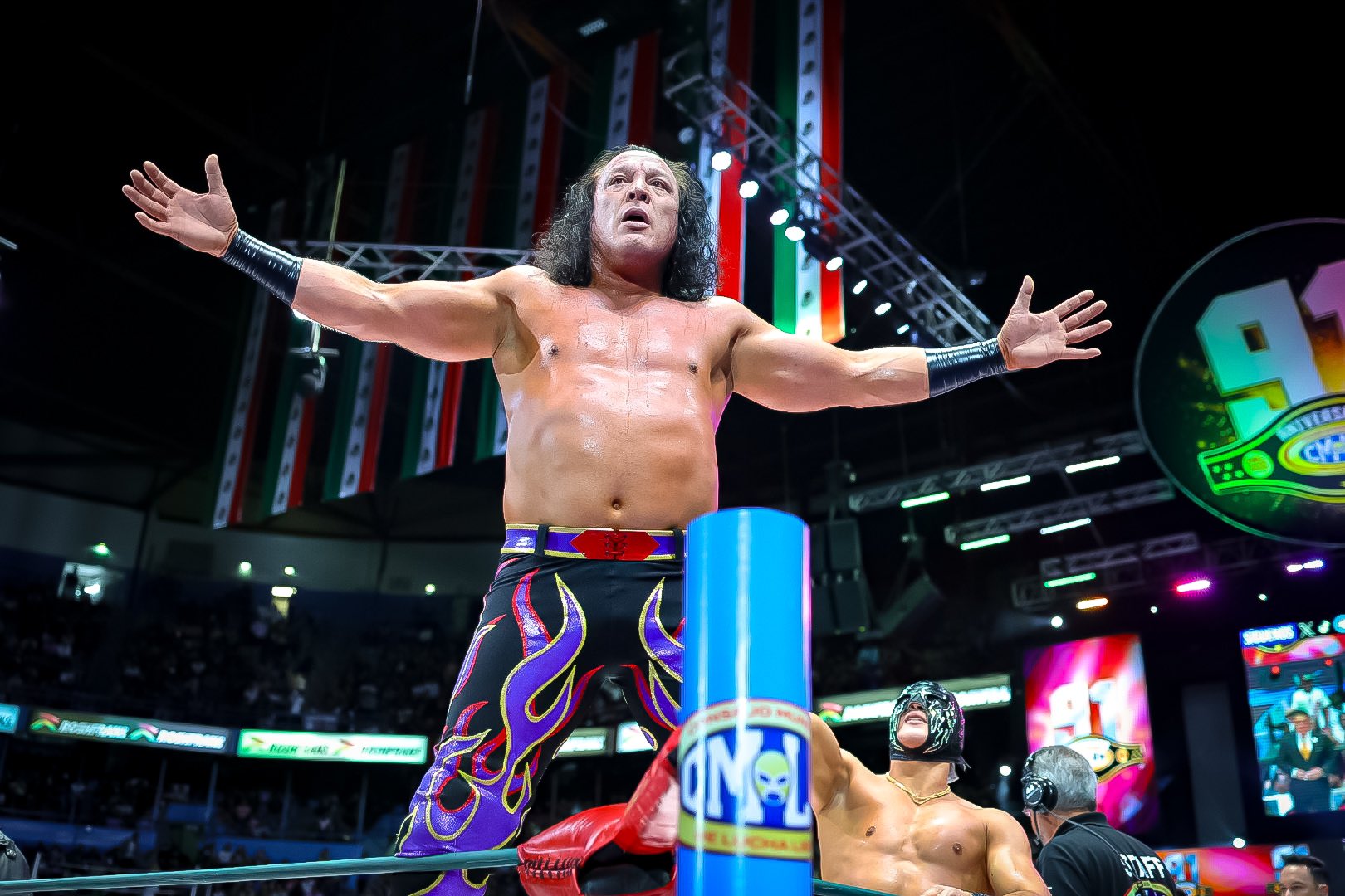 Lucha Libre CMLL on X: "¡Vaya confrontación de Máscara contra Máscara!  Hechicero ha despojado de su capucha a Euforia y da a conocer el rostro de  José Leobardo Moreno León. #91AniversarioCMLL 📺