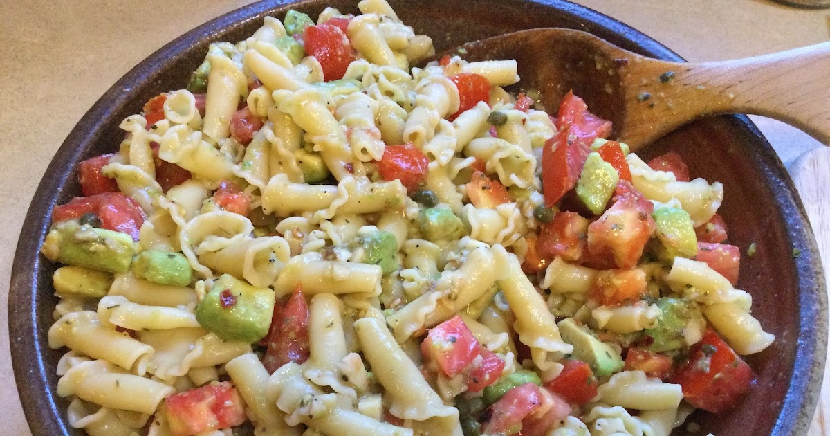 Tomato Avocado Pasta #recipe from Molly MacRae dlvr.it/TDD0tl