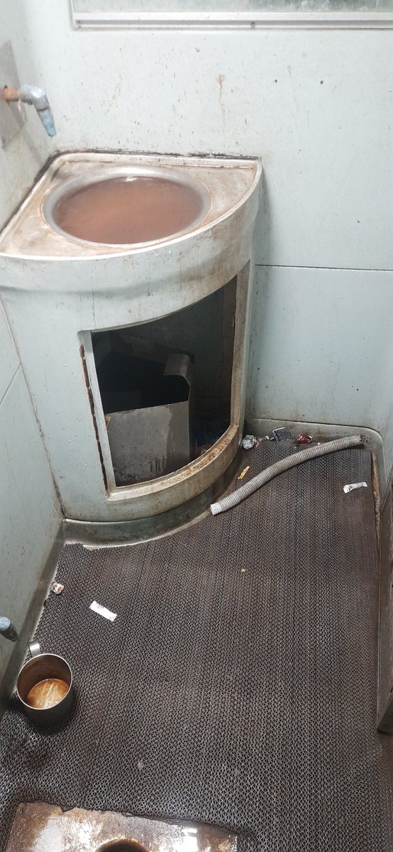 sjs_ray's tweet photo. @AshwiniVaishnaw @EastCoastRail @IndianRailUsers @RailMinIndia @PMOIndia @narendramodi 
Humble request to look in to the cleanness of all Keonjhar running trains.. no care has been taken for public health. https://t.co/GqcCwu0Vc7