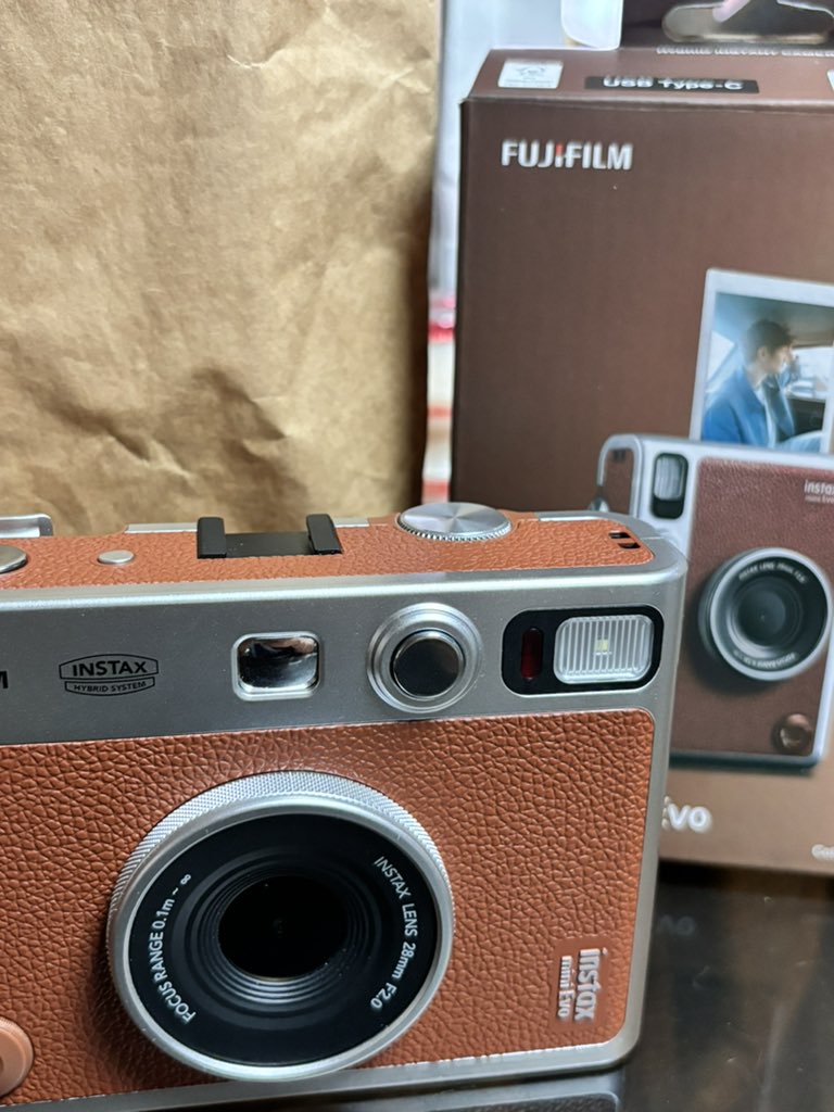 Wts Lfb Instax Mini Evo (color brown)

- Makinis (di masiyado nagagamit)
- With Warranty
- With bag, SD Card, USB C Card Reader, Transparent Camera Case

DM for the price

tags. For Sale Wts Lfb Instax Mini Evo Brown