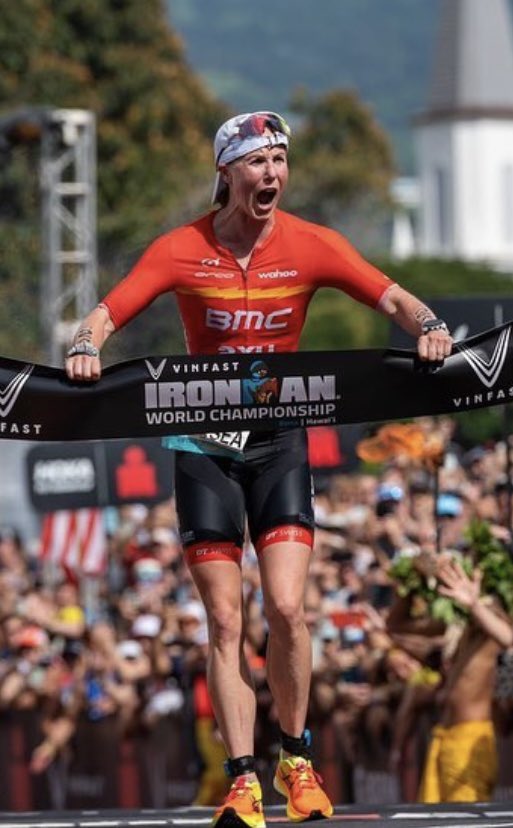 ‼️Chelsea Sodaro y sus opciones en Niza

Cambio de marca de bici (de Canyon a Pinarello) y de entrenador (de Dan a Neak) mediante, su año ha sido de altibajos. Muy bueno hasta IM NZ y un desastre hasta Londres 

Salir con Haug y Matthews 🏊‍♀️ y aguantar a Philipp en 🚴‍♀️, sus claves