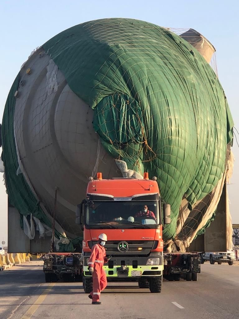 ALDOBnet's tweet photo. نقل الجبار للطائرات إلى الرياض جعلني ابحث عن الشركة الناقلة الذي هي شركة المجدوعي للخدمات للوجستية 
هذه الشركة الوطنية عندها إنجازات كبيرة وعظيمة في نقل معدات ثقيلة وعملاقة لمصانع البترول وتكرير النفط 
@AlmajdouieL https://t.co/iGmkwqAeHW