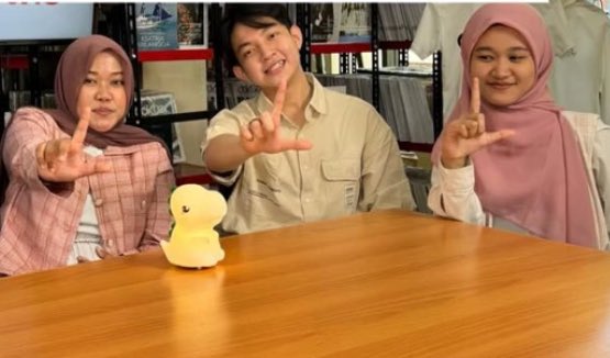 maxellots's tweet photo. gaksabar buat rilisnya konten para champions FK Unair inii🤩🤩 #chindita #timsekop #emilda https://t.co/2zJYRu4cfT