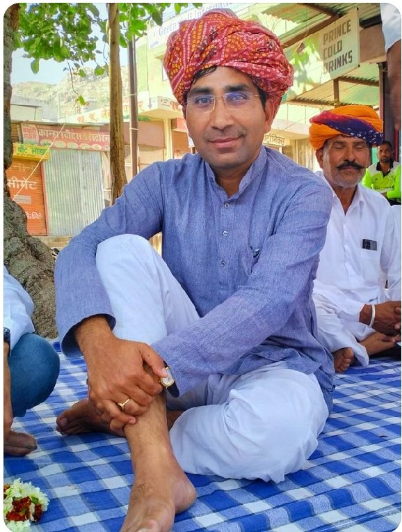 C. B. Yadav Sir आपको जन्मदिन की बहुत-बहुत शुभकामनाएं। भगवान आपको स्वस्थ सुखी और हमेशा दूसरों का भला करने में लगा रखें।
#HappyBirthdayCBYadav
<a href="/CBYadav_/">C.B. Yadav</a>