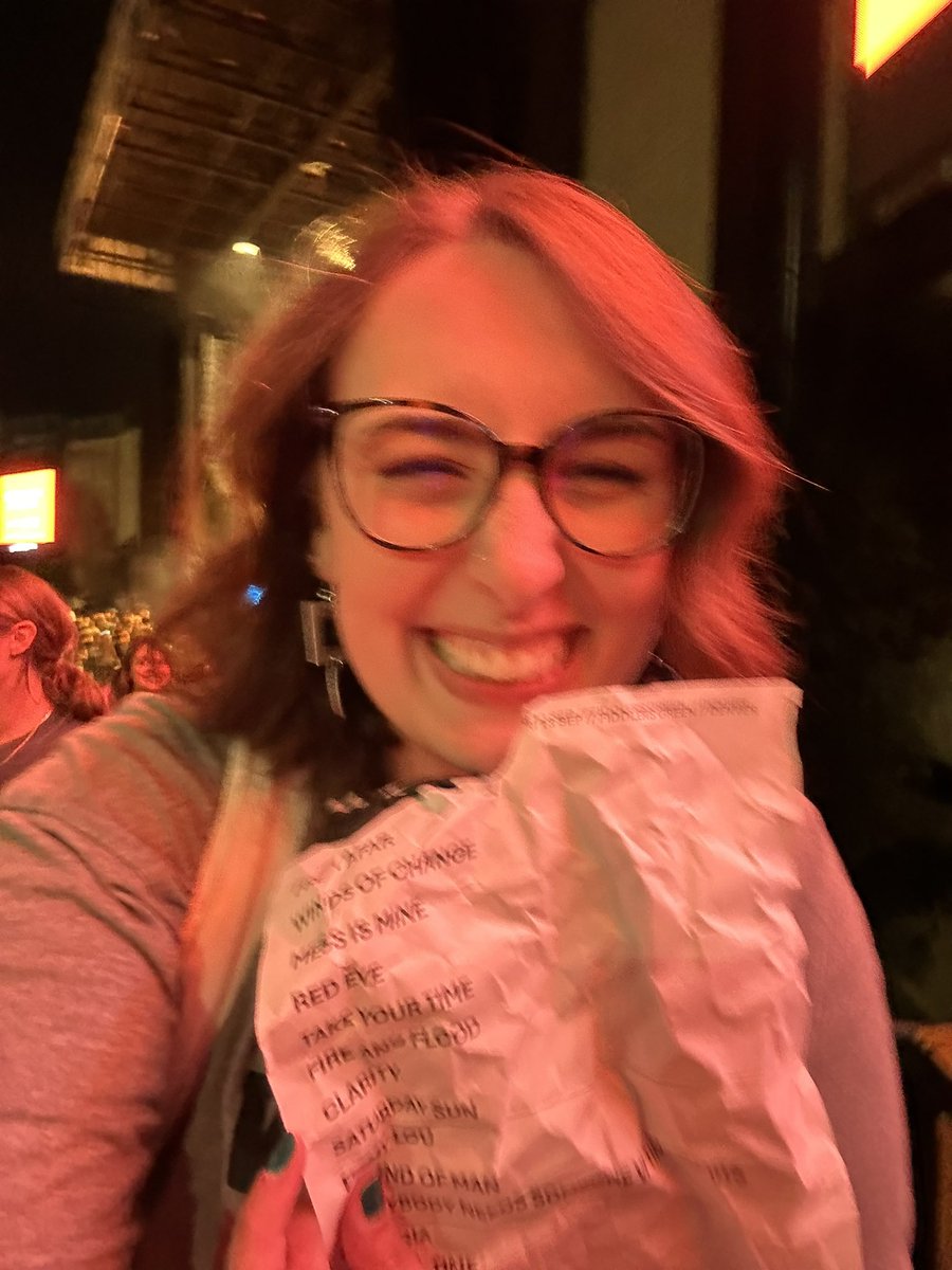 alexaangeline_'s tweet photo. Literally buzzing after the best night. So lovely to see you again, thank you for everything!!❤️❤️❤️ https://t.co/ty0rUBe0OW