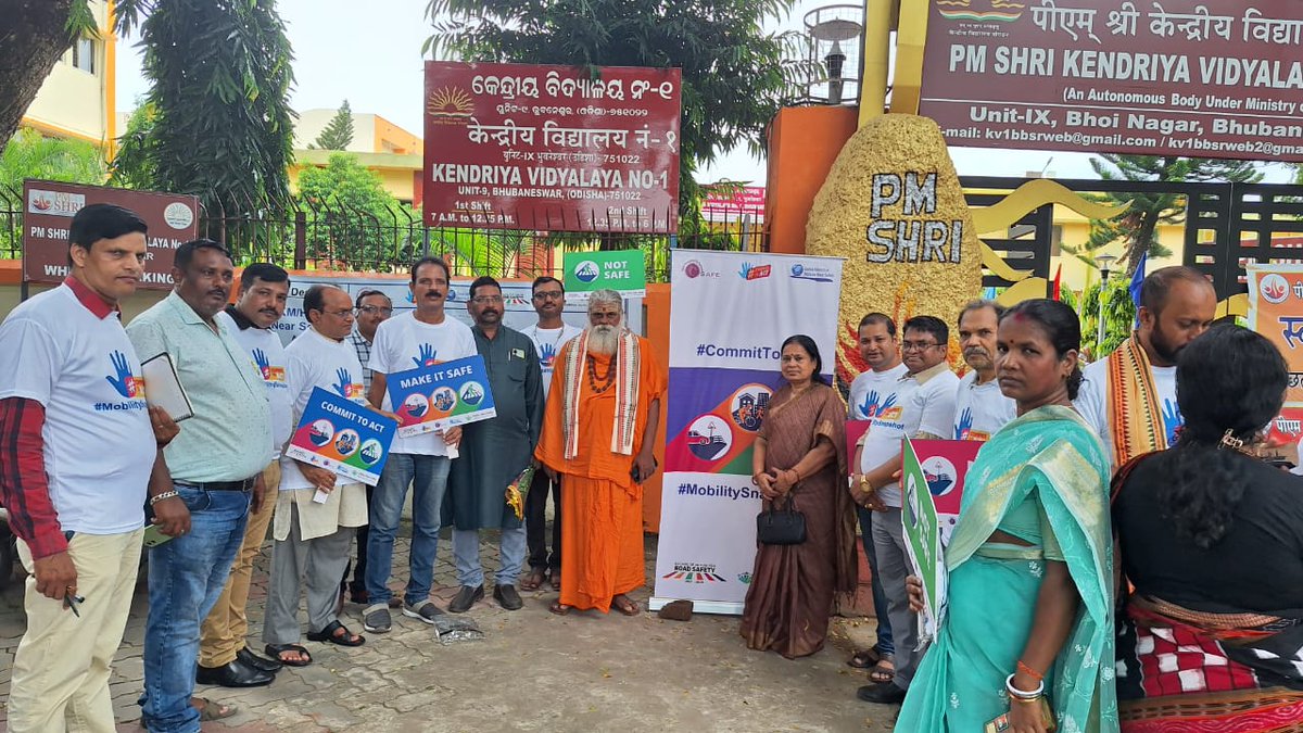 HELPODISHA_NGO's tweet photo. We demand 25 am/h speed &amp; traffic calming measure around our schools. Low speed saves lives. 
#committoact #mobilitysnapshot @CMO_Odisha @BibhutiJena93 @RoadSafetyNGOs @WHO @UN_RSF @STAOdisha @CTOdisha @AMITABHTHAKUR21 @ushapadhee1996 @safeindia2015 @DillipKuPanda @MORTHIndia https://t.co/gmCRj2sqIS