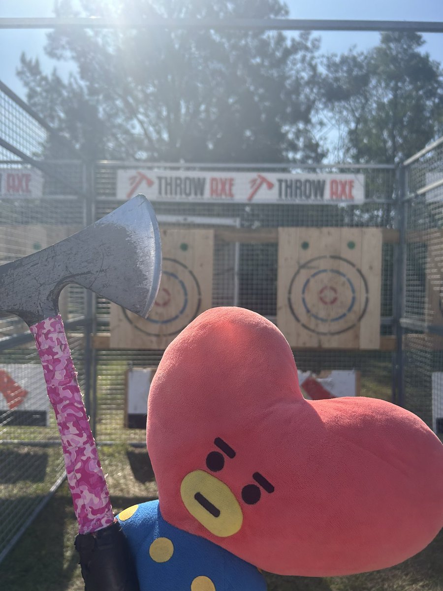 TATAdventures's tweet photo. Axe murder, but make it cute https://t.co/YaKC0qOiKL