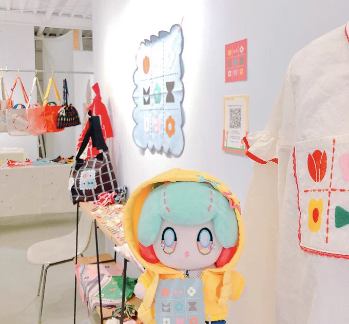 大阪中崎町で始まったHOWTOVENUSさんの展示&販売会にいってきました!めちゃカワイイ空間でさいこう…!見るだけのつもりだったのにお洋服もお迎えしてしまった