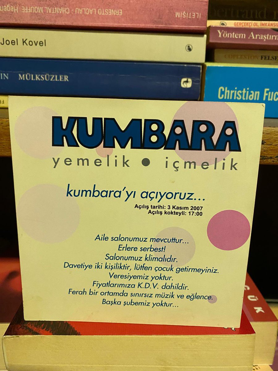 Birlikte 2007 yılında Beyoğlu’nda Kumbara Kafe’yi açtık. Mottomuz ‘’Para değil, dostluk biriktirirdi’’ Kısa zamanda öğrenciler arasında çok meşhur oldu. Ardından müzik, sinema, dans, dil dersleri ve başkaca kültürel aktiviteler yaptığımız Kumbara Sanat’ı kurduk.