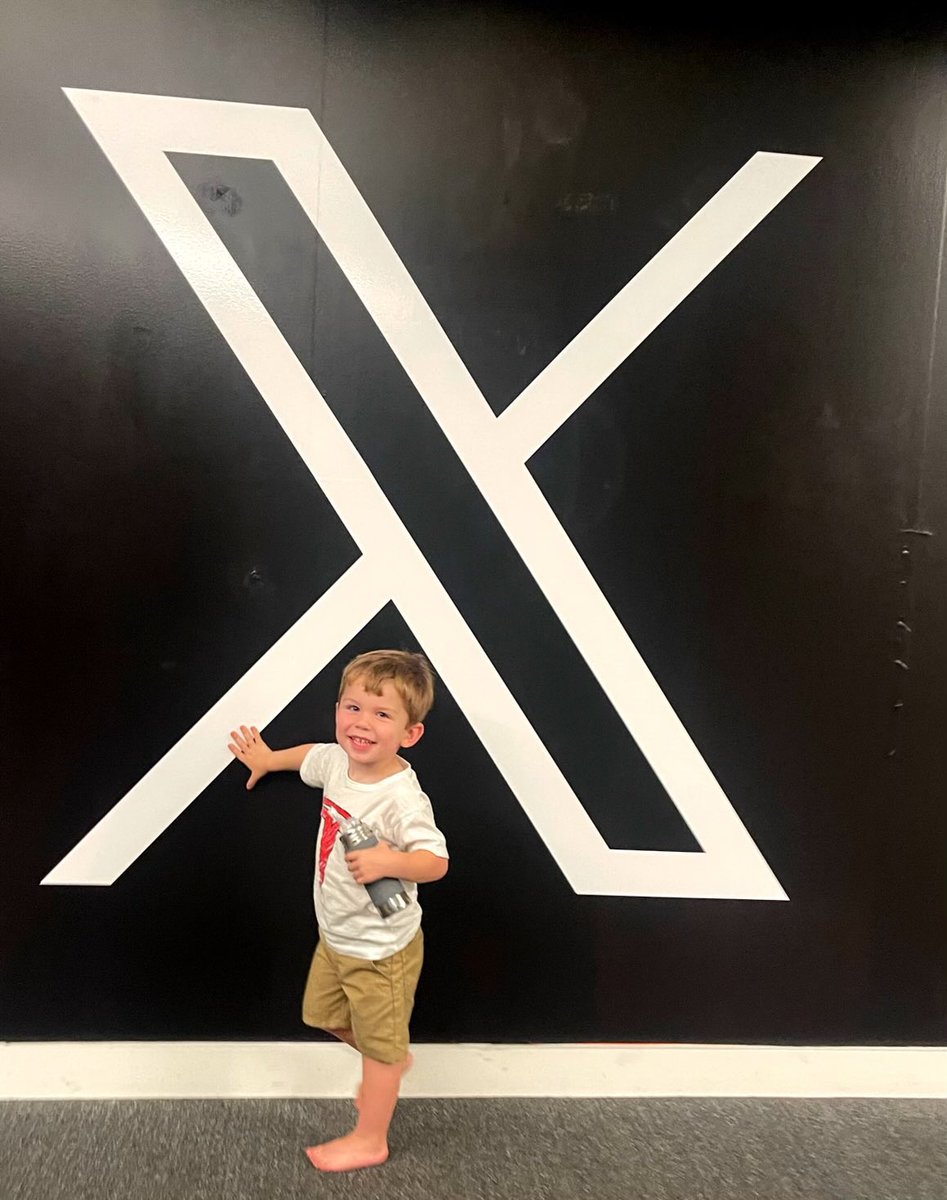 cb_doge's tweet photo. Lil X at 𝕏 Headquarters, San Francisco https://t.co/VhOK6BqcNd