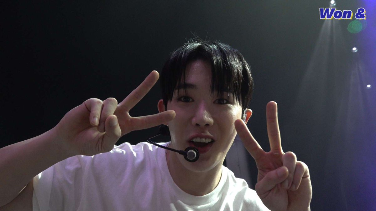 WH__WN's tweet image. 2024.09.14
원호 팬파티 1부

아주 귀여웡♡♡
LCD패널 돌려서 쁘이하고는
패널 다시 돌려주고 갓서ㅎㅎㅎ

#WONHO #원호 
#콘서트 #팬파티
#2024_WONHO_FANPARTY
#WELCOME_WONHO