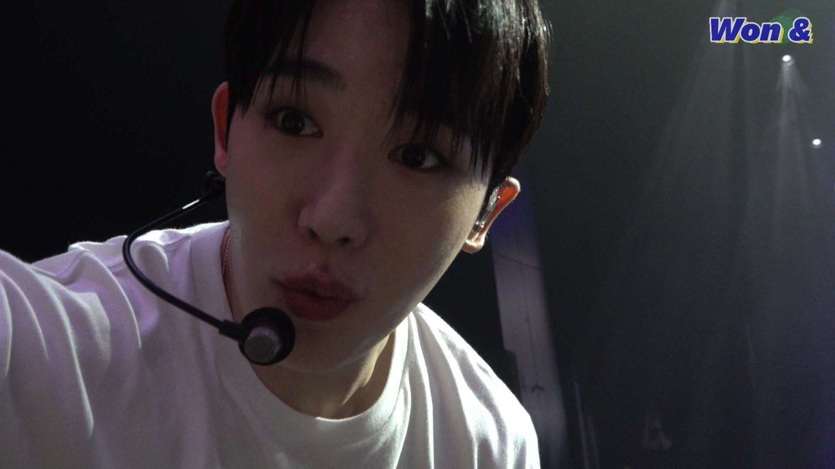 WH__WN's tweet image. 2024.09.14
원호 팬파티 1부

아주 귀여웡♡♡
LCD패널 돌려서 쁘이하고는
패널 다시 돌려주고 갓서ㅎㅎㅎ

#WONHO #원호 
#콘서트 #팬파티
#2024_WONHO_FANPARTY
#WELCOME_WONHO