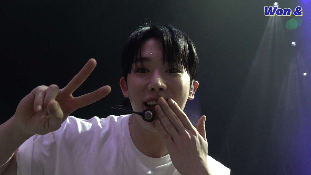 WH__WN's tweet image. 2024.09.14
원호 팬파티 1부

아주 귀여웡♡♡
LCD패널 돌려서 쁘이하고는
패널 다시 돌려주고 갓서ㅎㅎㅎ

#WONHO #원호 
#콘서트 #팬파티
#2024_WONHO_FANPARTY
#WELCOME_WONHO