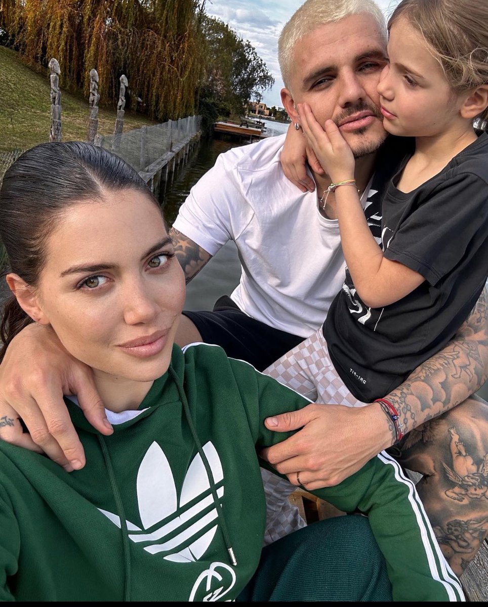 🗣 Wanda Nara: 

Arjantin'de yaşıyorum ve burada kalacağım. Icardi, benimle yeniden yaşamak istiyorsa gelebilir. Burada harika bir projem var.

Bakalım pembe aslan kimi seçecek sjajsjshs