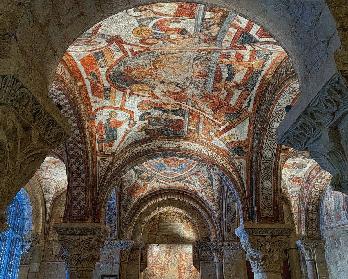 RomanicoEspana's tweet photo. Me 'reta' un amigo seguidor de la cuenta a conseguir, con la siguiente publicación, batir el récord de ❤ del perfil.
No sé si es factible o no, pero si tuviera que jugármela en un "todo o nada", sin duda iría con San Isidoro de León y su Panteón Real 
#BuenosDias #FelizSabado https://t.co/JOikJSrqGE