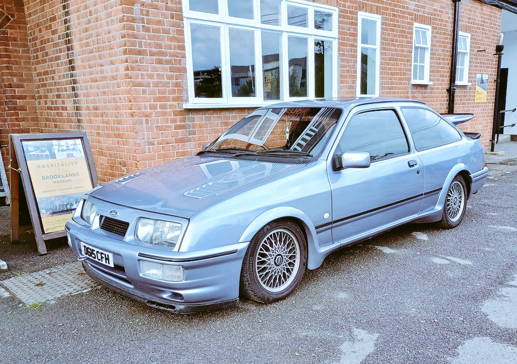This is a good #SaturdayVibe choice!

#80s #FordSierra Cosworth.