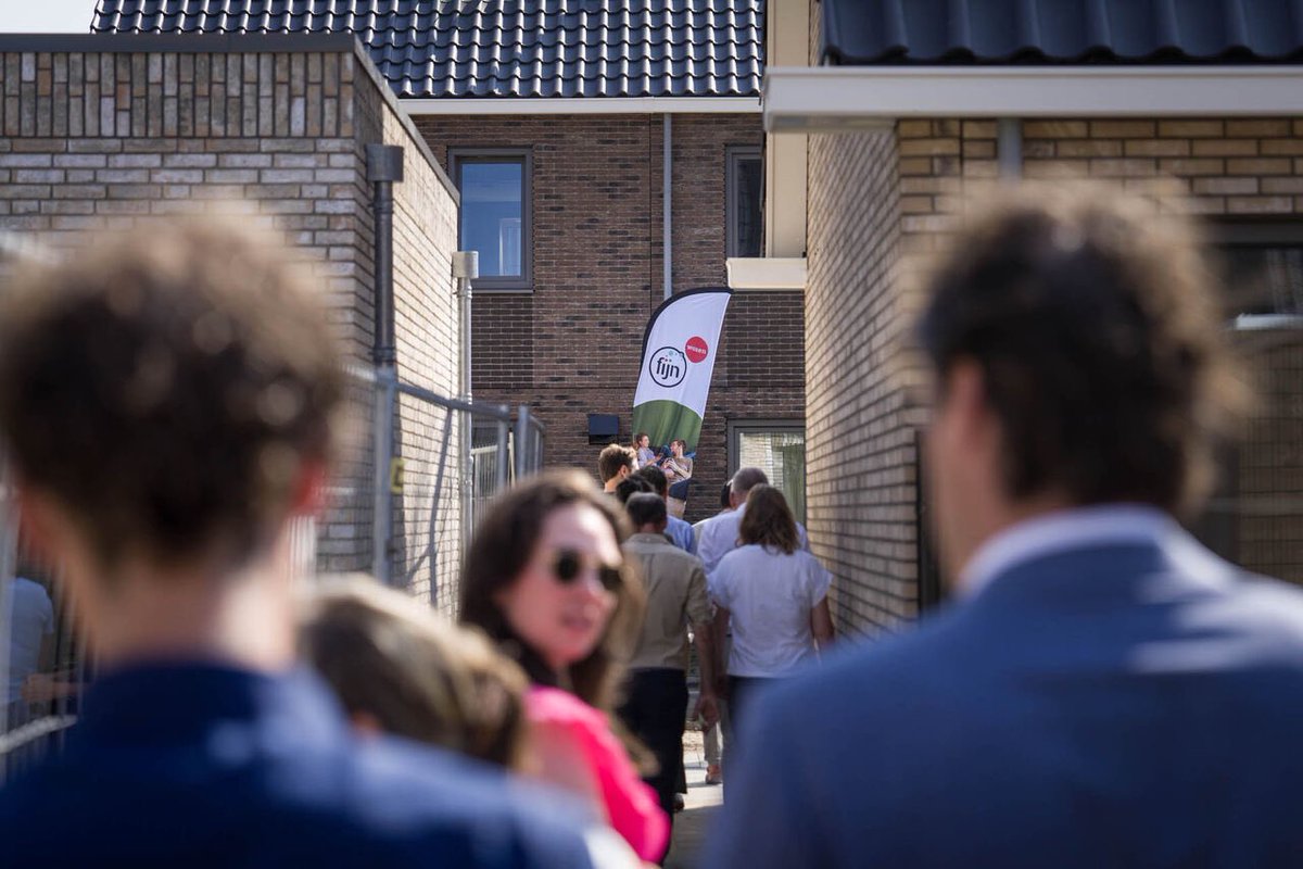 Peter Hutten (@peterhutten) on Twitter photo Kwalitatief hoogwaardige, betaalbare en gevarieerde woningen uit de woningfabriek <a href="/fijnwonen/">Fijn Wonen</a> <a href="/VanWijnenGroep/">Van Wijnen</a>. Bezoekers van de Open Dagen in Gendt hebben de woonrevolutie met eigen ogen kunnen zien. Op naar de volgende Open Dagen in <a href="/gemeenteoss/">Gemeente Oss</a> Ongewoon gewoon doen. #hetkanwel Kwalitatief hoogwaardige, betaalbare en gevarieerde woningen uit de woningfabriek <a href="/fijnwonen/">Fijn Wonen</a> <a href="/VanWijnenGroep/">Van Wijnen</a>. Bezoekers van de Open Dagen in Gendt hebben de woonrevolutie met eigen ogen kunnen zien. Op naar de volgende Open Dagen in <a href="/gemeenteoss/">Gemeente Oss</a> Ongewoon gewoon doen. #hetkanwel
