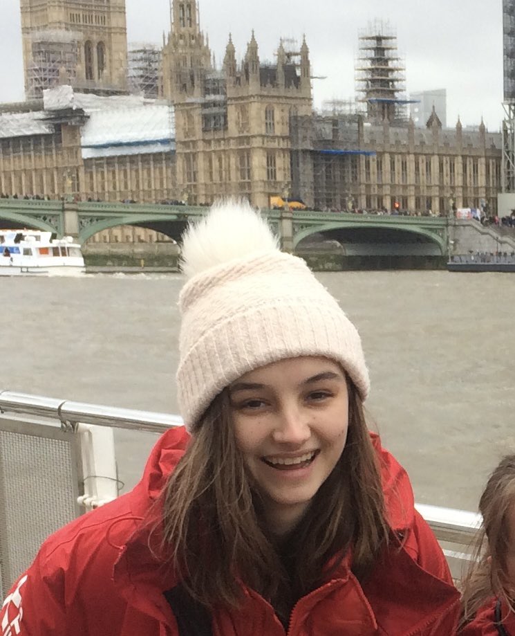 Today I’ll be doing the 25km London Bridges trek in memory of Ruby, with 12 Ashden colleagues

Ruby loved London - the city where she was born, lived her whole 18 years, &amp; died 💔

It’ll be emotional - every bridge will conjure up memories

May I share some of them with you? 

🧵