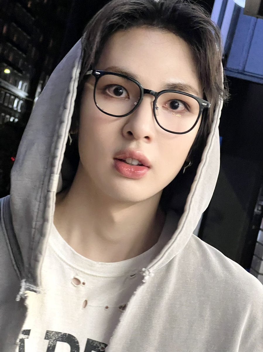 by_EPEX's tweet photo. 뮤요미 갱민이형 경민쒸~~~😚 생일 진짜진짜 축하해🧡 형이랑 만난지 벌써 5년이 됐는데 형이 없는 나한테 잘생기고 멋있고 착한 형이 있어서 너무 행복하다☺️
내 생일때마다 형이 좋은 추억 많이 만들어줬던 것 같은데 오늘은 내가 만들어줄게😽 형이 내 갤러리의 많은 비중을 차지하기 때문에 생일 기념 비하인드 컷도 기대하도록ㅎ 사랑해 형~~~😘😍🧡

#EPEX #이펙스 #AYDEN #에이든
#우리_뮤르뮤르_생일이야
#MyYouthWithMU