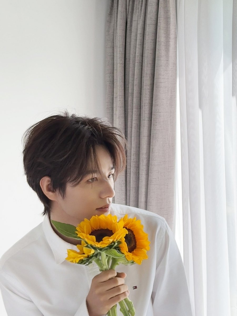 [📣]

In order for LE'VELs to receive official information from LE’V as soon as possible, the multifunctional interactive platform LE'V Fan Club is officially launching from today 🆕

💛 Website link : lev-official.com

Click the link to become a registered member and