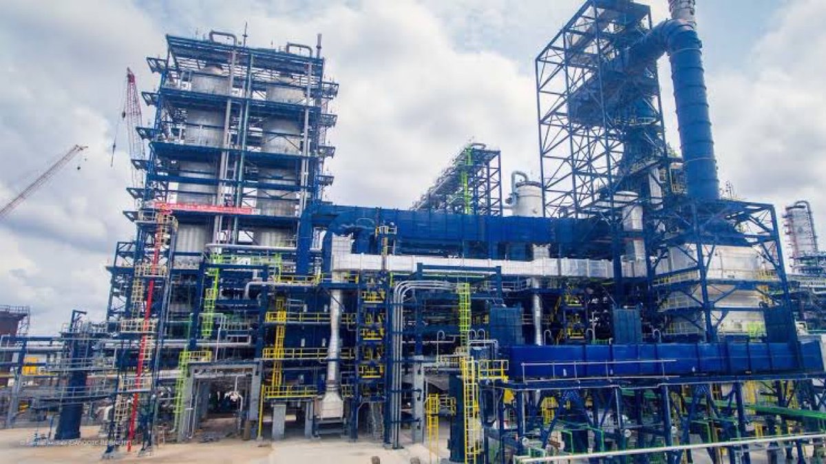 BREAKING NEWS: The Federal Government has announced that NNPC Limited will be the sole buyer of petrol ⛽️ from Dangote Refinery.
