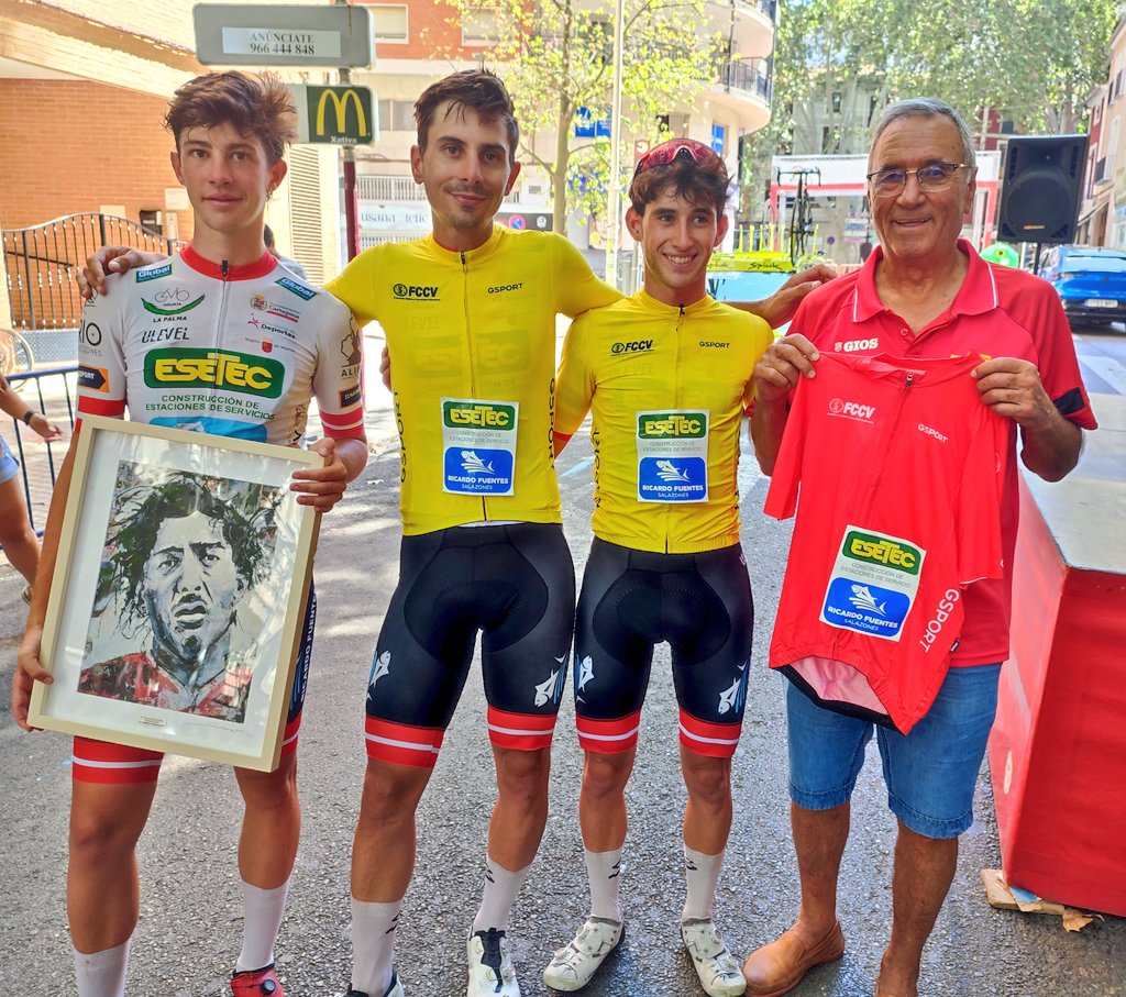 CCLaPalmaCT's tweet photo. 🔜 Hoy es un día muy chulo para nuestros Élite-Sub23:

⚔️ Turno de lucir y defender en el
🏁 mítico y exigente #GPNáquera
💛 el doble liderato en #ChallengeCV:

🦬 @victorrcastear, líder Élite.
🛸 G. Ledesma, líder Sub23. 

💪🏻 Vamos allá! https://t.co/F5xR8tndlU