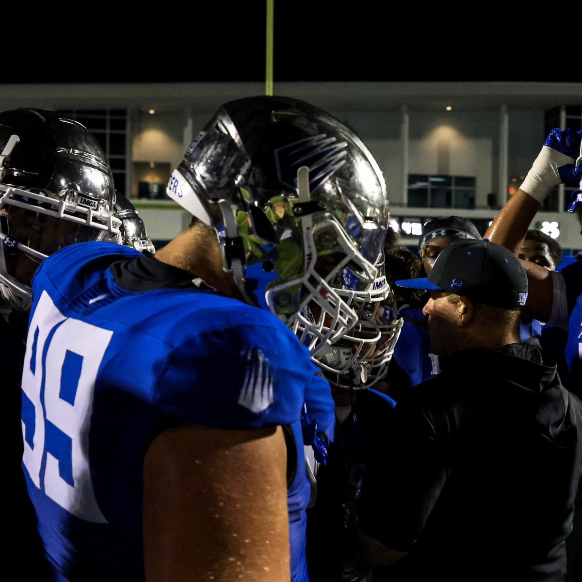 PrestonJCareyPJ's tweet photo. Friday Night Lights #Dominate #ProtectTheBrotherhood #IMGNational 
@IMGAcademy @IMGAFootball 
:
@Andrew_Ivins @JeremyO_Johnson @ChadSimmons_ @BrianDohn247 
@MohrRecruiting @RivalsFriedman 
@samspiegs @SWiltfong_ 
@CraigHaubert @TomLuginbill
@AWilliamsUSA @ErikRichardsUSA @stevequinnFBU @Zack_Poff_MP 
@Rivals @On3Recruits @247recruiting @247Sports @KMaherNews12 @jared_valluzzi @WillDiamond_3 @adamgorney @RivalsWoody @RustyMansell_ @EdOBrienCFB @BrandonHuffman @AllAmericaGame @TheUCReport @AABonNBC @JohnGarcia_Jr @GregSmithRivals @MarshallRivals @TheUCReport @GregBiggins @AllenTrieu @247Hudson