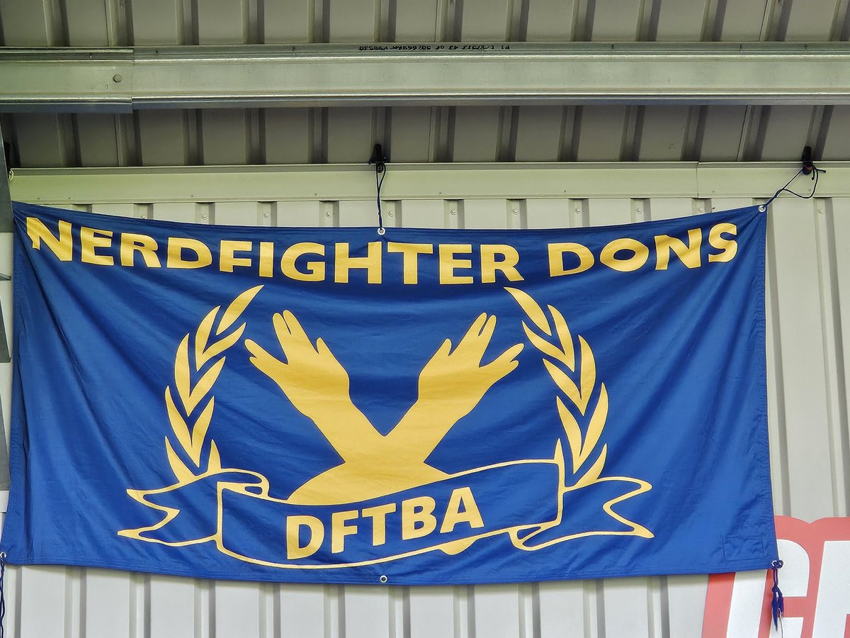 8 nerds at Plough Lane, 9 nerds following <a href="/Dons_Sayer_WDON/">Rob Cornell</a>/<a href="/MikeT_RadioWDON/">Mike T</a> online. God I love this club and the lil nerd gang that love it together (📸 Lee Willlet)