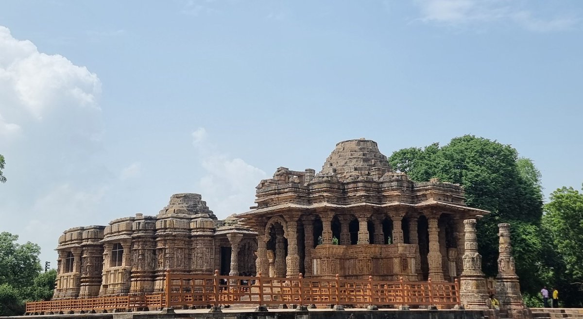 dhruman39's tweet photo. The Modhera #Suntemple!
Built with #astronomical precision, this architectural #masterpiece dates back to 11th Century!
Blessed with #serenity, the #templecomplex is an excellent peep in rich #History & #culture of #India!
@IndiaHistorypic
@GujaratTourism
#IncredibleIndia https://t.co/kb03IFrcI0