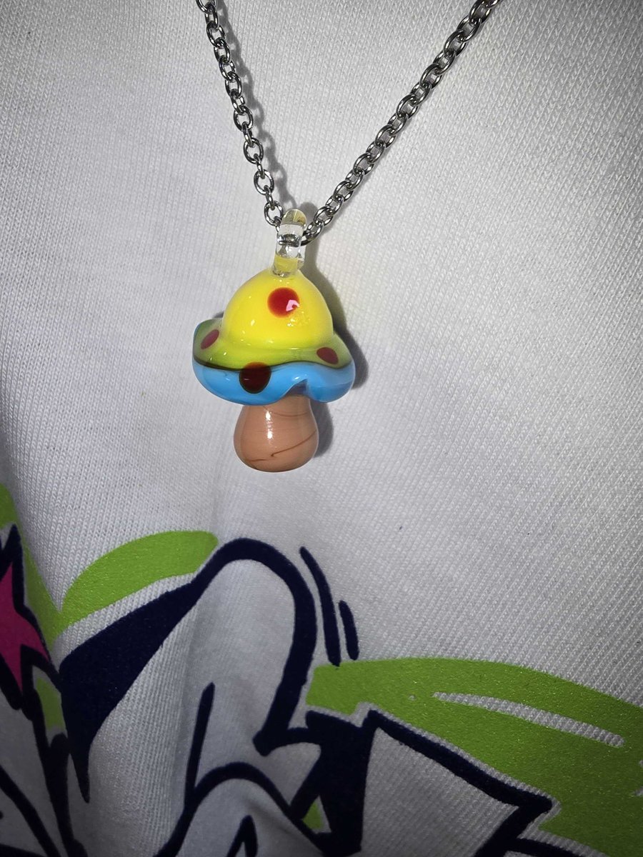 _leehankim's tweet photo. Casually wearing a (totally safe) poisonous mushroom necklace like I'm on a spore-tacular adventure. https://t.co/Fhua9uRB2B