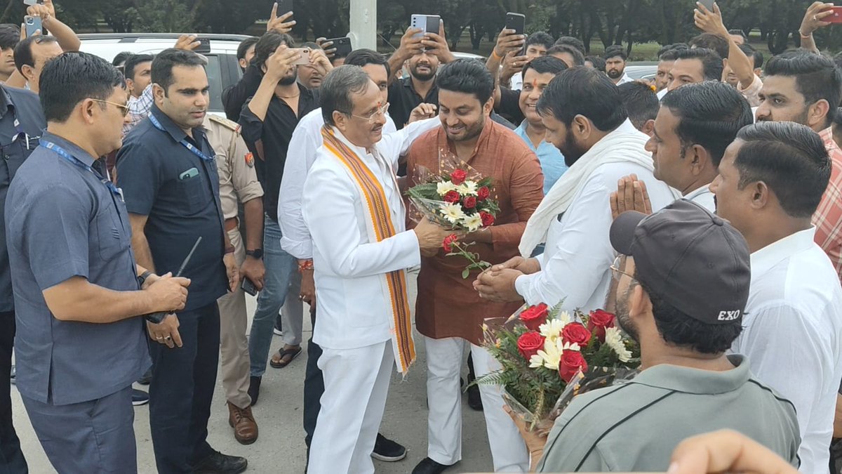 drdineshbjp's tweet photo. जनपद मुजफ्फर नगर आगमन पर माo जनप्रतिनिधियों पार्टी पदाधिकारियों एवं कार्यकर्ताओं द्वारा भव्य स्वागत किया गया।

इस अवसर पर पूर्व दर्जा प्राप्त राज्य मंत्री, श्री @sunilbharala जी, पूर्व सदस्य विधान परिषद श्री #सुरेश_कश्यप जी, प्रदेश उपाध्यक्ष किसान मोर्चा,  श्री  #रामकुमार_सहरावत जी, सदस्य पंजाबी अकादमी, श्री राज कुमार छाबड़ा क्षेत्रीय कोषाध्यक्ष किसान मोर्चा, श्री अजय भारद्वाज जी, वरिष्ठ भाजपा नेता श्री राजीव अग्रवाल जी एवं पूर्व जिला पंचायत अध्यक्ष, श्री मनीष चौहान जी आदि उपस्थित रहे।

@narendramodi @JPNadda @AmitShah @blsanthosh @myogiadityanath @idharampalsingh @pmoindia @BJP4India @BJP4UP