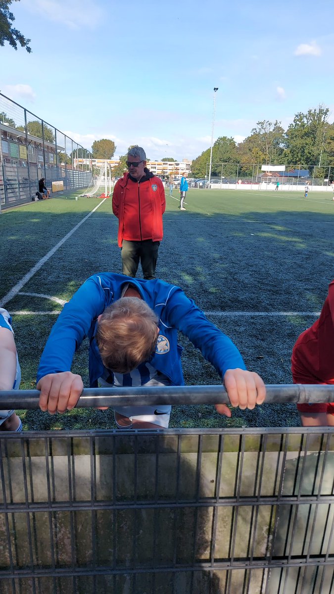 De hekken uit de grond gespeeld en een 2-2 eruit gesleept tegen de ongeslagen kampioen van afgelopen seizoen! <a href="/LVVUVS/">UVS</a> 14-3 maakt stappen tegen Foreholte 🖤🤍💙