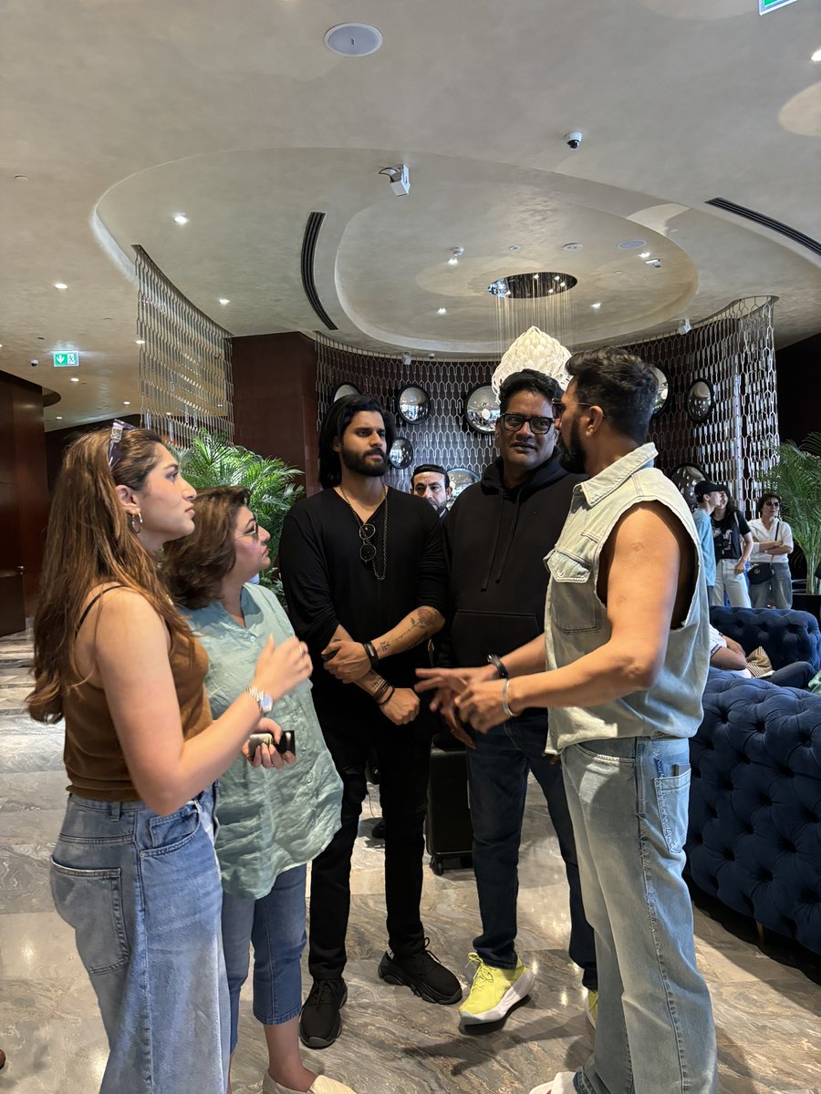 MaluruKsss's tweet photo. ದುಬೈ ನಲ್ಲಿ ಅಭಿನಯ ಚಕ್ರವರ್ತಿ @KicchaSudeep ಅಣ್ಣ ಜೊತೆ ಮಾಲಾಶ್ರೀ ಅವರ ಮಗಳು ಆರಾಧನಾ ಹಾಗೂ ಆರುಮುಗಂ ರವಿಶಂಕರ್ ಅವರ ಮಗ ಆದ್ವೈ 😍
@RamuMalashree @AaAaarumuga @Advayinaction @Aradhanaa_r
#ಕಿಚ್ಚಸುದೀಪ #kichchasudeepa #malashree #pravishankar #Aradhanaa #advay #KicchaSudeep #maluru #maluruksss https://t.co/s8MmeRks2h