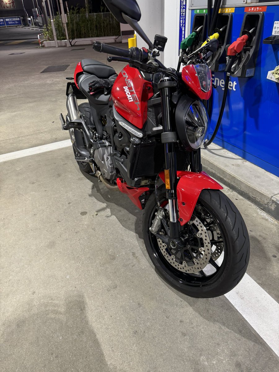 12Strelitzia20's tweet photo. Monsterが車検から戻ってきました🏍️
実は先週、連絡もらってたんですが、天候が不安定との予報☁️☔️で1週延期しました😁帰りは東京スカイツリー経由で帰ってきました✨60台駐車出来て2時間無料はありがたい🙏4年目もよろしくです♪
#Monster937 https://t.co/tZH8GDLowE