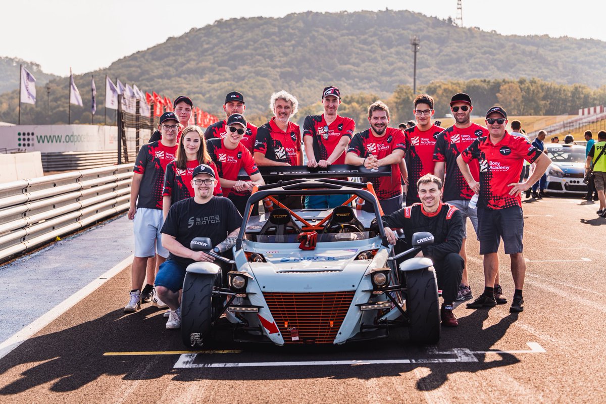 TES_Hujda's tweet photo. Simracing ➡️ Real racing

Huge thanks to @Tomas_ENGE_SIM https://t.co/F4C60rNrh3