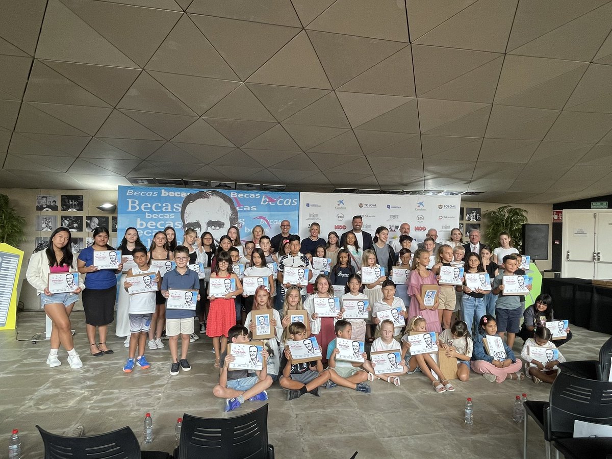 EduardoDolon's tweet image. Gracias a las becas al desarrollo musical “Ricardo Lafuente”, 75 alumnos han sido beneficiados por este proyecto para ayudarlos en sus estudios musicales. 

Agradecer a la Asociación Musical 3MAP, por estos 3 años haciendo realidad muchos sueños. 

#torreviejaloprimero