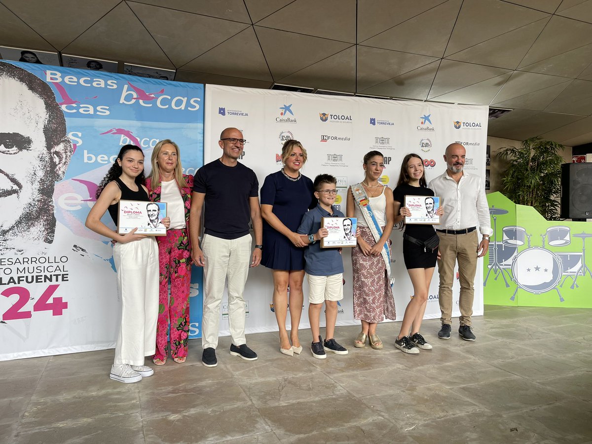 EduardoDolon's tweet image. Gracias a las becas al desarrollo musical “Ricardo Lafuente”, 75 alumnos han sido beneficiados por este proyecto para ayudarlos en sus estudios musicales. 

Agradecer a la Asociación Musical 3MAP, por estos 3 años haciendo realidad muchos sueños. 

#torreviejaloprimero