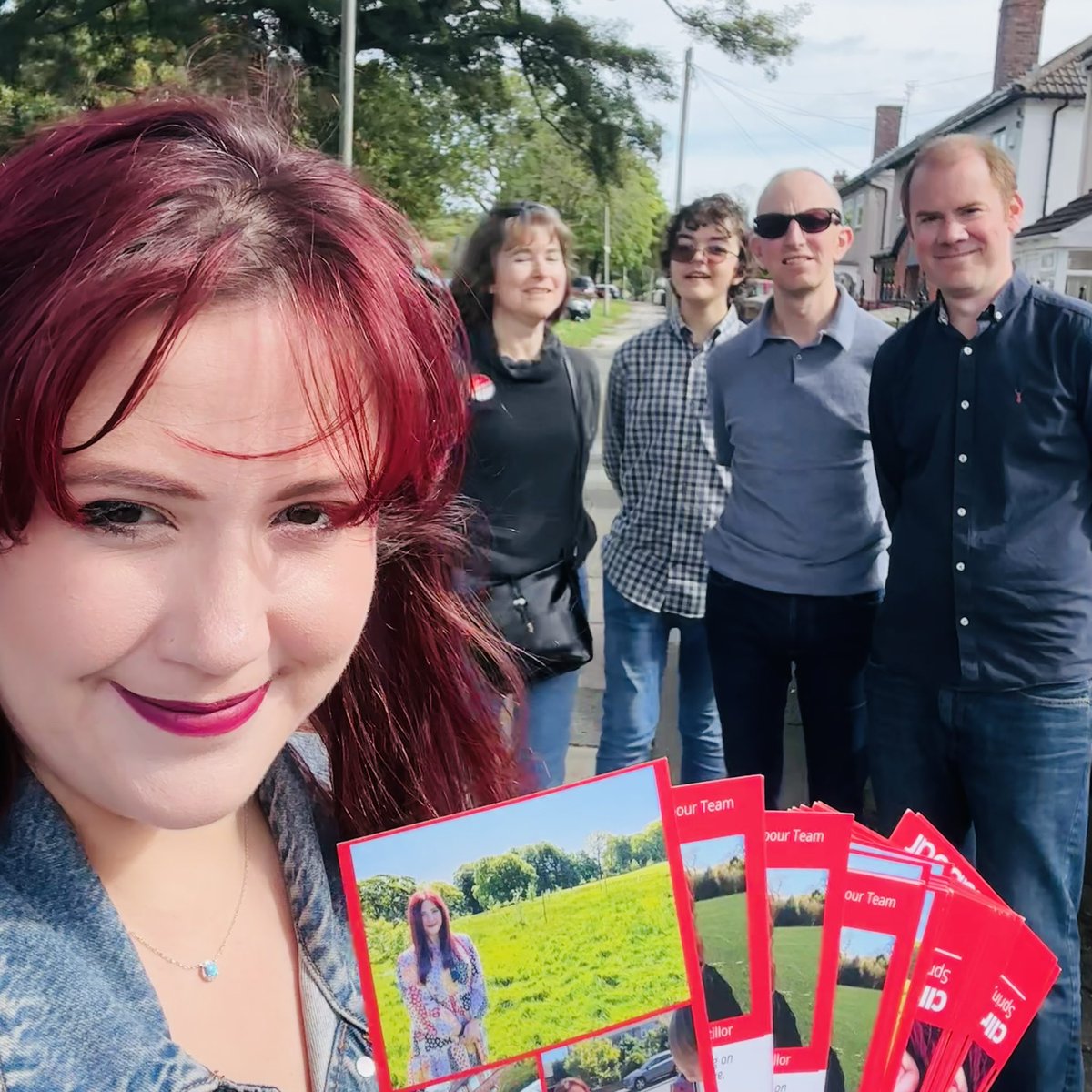 ✨🌹 Back out on the #LabourDoorstep in #Springwood this morning.🏡❤️

As always, thanks to everyone who took the time to chat - and to the <a href="/LiverpoolLabour/">Liverpool Labour</a> team, (including <a href="/1lynniewilliams/">Lynnie Williams Cleaner,Greener,Safer Belle Vale</a> who missed the picture!) 📸✨👍

#SpringwoodMatters
#OurCommunityMatters