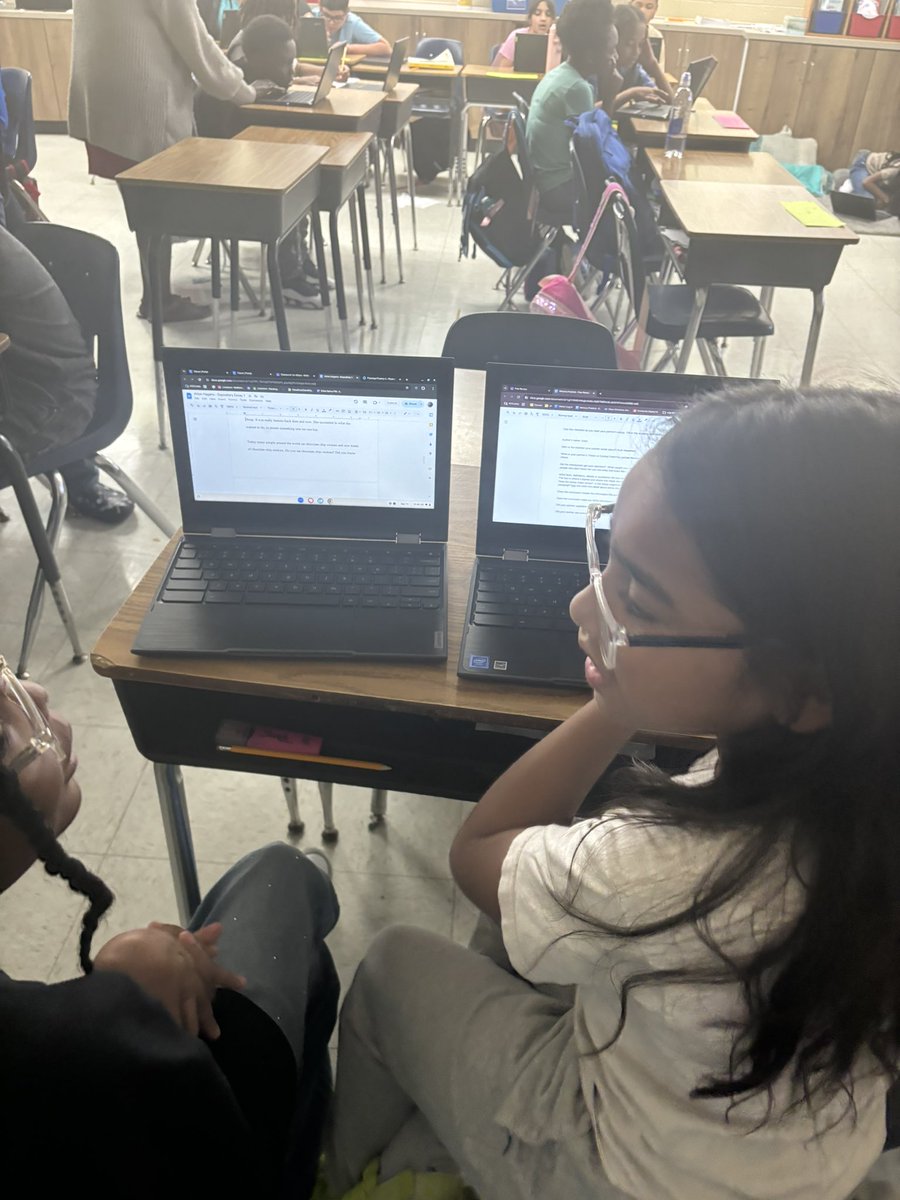 KraftES1's tweet photo. Writing workshop - 𝐩𝐞𝐞𝐫 𝐫𝐞𝐯𝐢𝐞𝐰𝐢𝐧𝐠 𝐞𝐱𝐩𝐨𝐬𝐢𝐭𝐨𝐫𝐲 𝐞𝐬𝐬𝐚𝐲𝐬. Ms. Atkins’ 5th graders displaying a constructive way to enhance the writing process for both the reviewer and the writer. #WeAreHCS #kraftcubs #cubnation #cublife #expositorywriting #peerreview https://t.co/dEY8ASvZs4