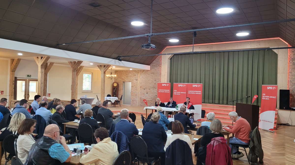 Unsere direkt gewählte Bundestagsabgeordnete <a href="/FKerstenMdB/">Dr. Franziska Kersten</a> wurde heute in Altenweddingen zur Kandidatin der SPD Börde und Salzlandkreis für die #btw2025 gewählt. Vielen Dank für dein bisheriges Engagement, herzlichen Glückwunsch und maximalen Erfolg! 🌹