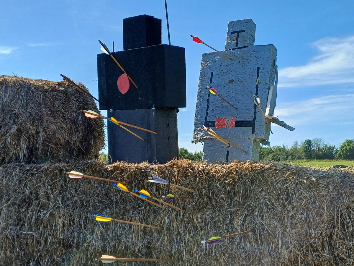 AlanBumford's tweet photo. Good to get out with the longbow today. Sadly the hostage scenario didn't end well. #EnglishLongbow https://t.co/lgmeYL1WbT