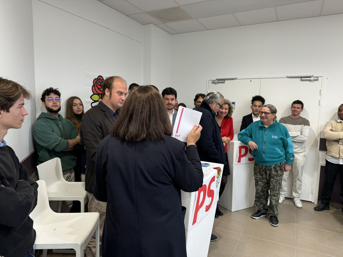 ArthurDelaporte's tweet photo. Merci aux camarades du  @PS_63 pour leur accueil chaleureux pour évoquer ensemble les perspectives pour l’union de la gauche
Une dynamique joyeuse avec l’accueil des nouveaux adhérents et une belle équipe de  @Jeunessoc63 ! En avant ! https://t.co/WOd2Hd8yrm