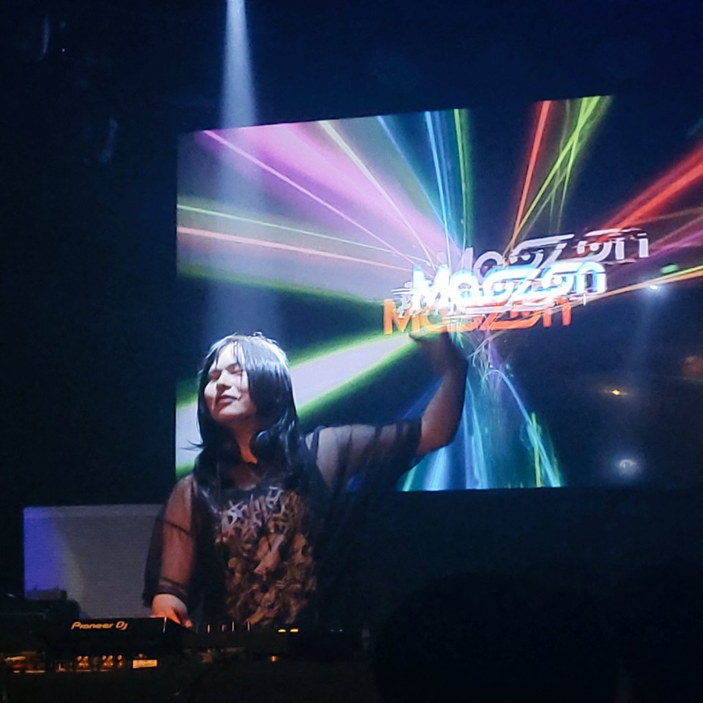 Earbreaker_SC's tweet photo. #HYPERNIGHT https://t.co/XTZwhKFlYT
