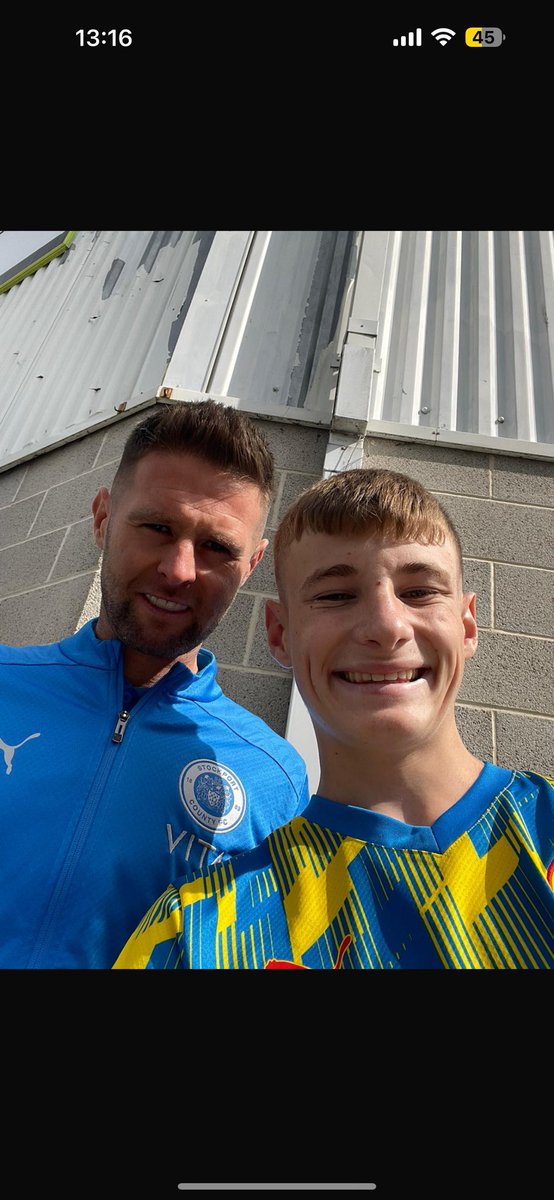 Crawley away 🔵⚪️ <a href="/StockportCounty/">Stockport County</a>