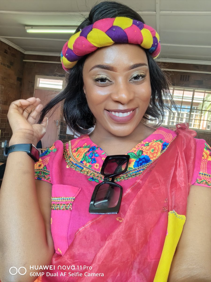 pretty_basi's tweet photo. @pretty_basi  An introspective Tsonga lady! 😊😊🙂 https://t.co/NRRGPyIoqb