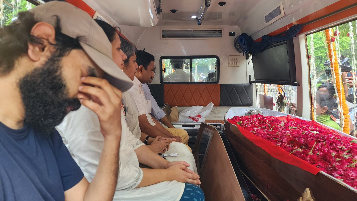 pervaizalam's tweet photo. Rest in peace Comrade Sitaram Yechury (12 August 1952 – 12 September 2024). After the funeral procession today, Saturday, his body will be donated to Delhi AIIMS for medical studies.

Pictures/video by Sajid Raza Khan who’s accompanying the procession in New Delhi. 
#SitaramYechuri