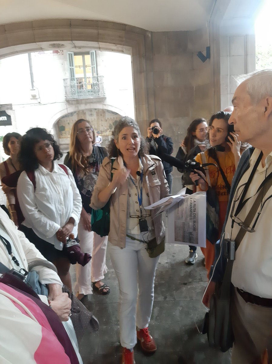 MartaFdezJurjo's tweet photo. 12/9 'La ruta del #sucre i havaneres', interessant #itinerari ofert per @EspaiAvinyo, amb una primera part de recorregut històric per #lesRambles i desgustació de dolços amb #MabelLlevat i una segona part sobte l'orígen i evolució de les #havaneres amb la pianista #MaríaLiliaCano https://t.co/eRNIqgXeQk